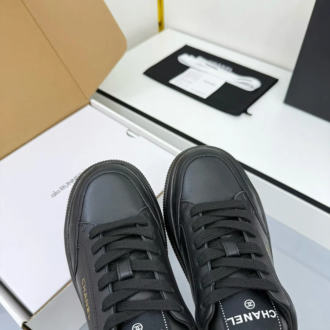 👟👟Ex-factory price 620👟👟 Chanel bread shoes ~ original calfskin panda shoes Chanel 25C latest hot style panda black and white sports shoes casual sneakers Xiaoxiang hot item classic black and white panda color coco girls must pay Fabric: original custom mixed sheepskin lining: original imported breathable mesh lining outsole: Original molded rubber + TPU combination Size: Women's 35-41